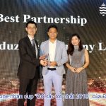 Eduzone nhận cup “Đối tác tốt nhất – Best Partnership” của trường JCU Eduzone nhận cup “Đối tác tốt nhất – Best Partnership” của trường JCU