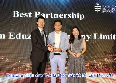 Eduzone nhận cup “Đối tác tốt nhất – Best Partnership” của trường JCU